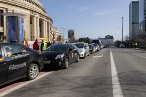 Βαρσοβία: Οι οδηγοί ταξί απεργούν ζητώντας αύξηση των ναύλων και ίση μεταχείριση με τις πλατφόρμες