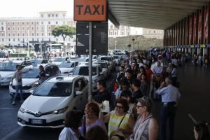 Ρώμη: Χάος στο αεροδρόμιο Φιουμιτσίνο λόγω των νέων κανόνων για τα ταξί