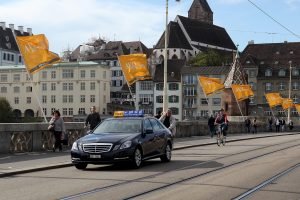 Ελβετία: Οι ταξιτζήδες της Βασιλείας θα μηνύσουν την Uber διεκδικώντας αποζημιώσεις