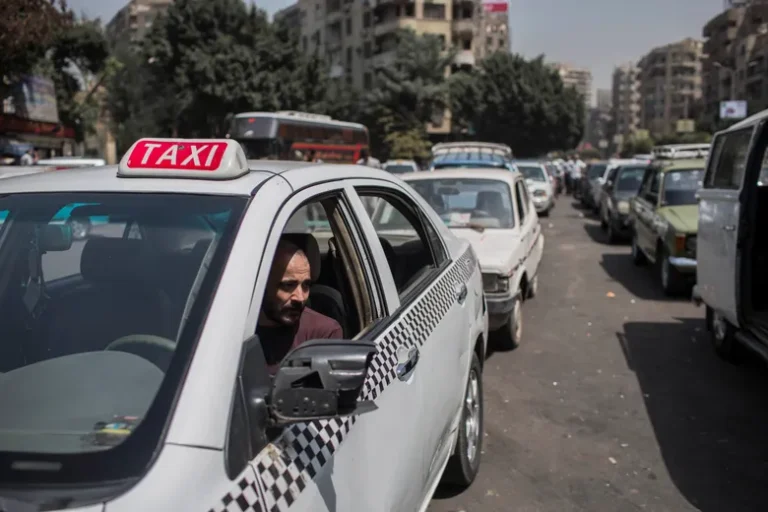 Aίγυπτος: H Βουλή συζητά την προσωρινή αναστολή λειτουργίας της Uber εξαιτίας επανειλημμένων εγκληματικών πράξεων
