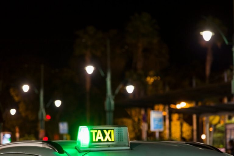 Ολικό μπλακάουτ: τι πρέπει να έχει μαζί του στο αυτοκίνητο ένας οδηγός ταξί