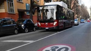 Ιταλία: Το Συμβούλιο της Επικρατείας δικαιώνει τους οδηγούς ταξί που αντιτίθενται στη μείωση των ορίων ταχύτητας