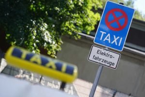 Αμβούργο: Ο εξηλεκτρισμός του στόλου των ταξί καθυστερεί, παρά τα προγράμματα χρηματοδότησης