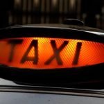 Σκωτία: Οι οδηγοί ταξί του Ινβερνές απαγορεύεται να φορούν τζιν, φόρμες ή αθλητικά παπούτσια, σύμφωνα με το δημοτικό συμβούλιο