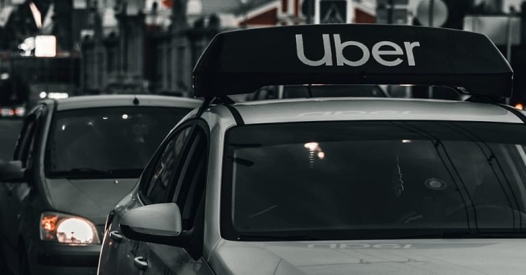 Ινδία: Πάνω από 8 στους 10 χρήστες πλατφορμών αντιμετωπίζουν παραπλανητικές πρακτικές, σύμφωνα με έρευνα