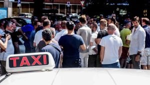 Ιταλία: Οι ενώσεις ταξί ανακοίνωσαν εθνική απεργία τον Ιανουάριο κατά της μεταρρύθμισης υπέρ των πλατφορμών που προωθεί το Forza Italia