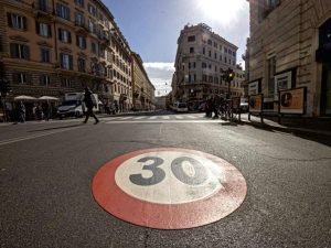 Ρώμη: Στο Συμβούλιο της Επικρατείας προσφεύγουν κάτοικοι και οδηγοί ταξί για την επέκταση της ζώνης περιορισμένης ταχύτητας σε ολόκληρο το ιστορικό κέντρο