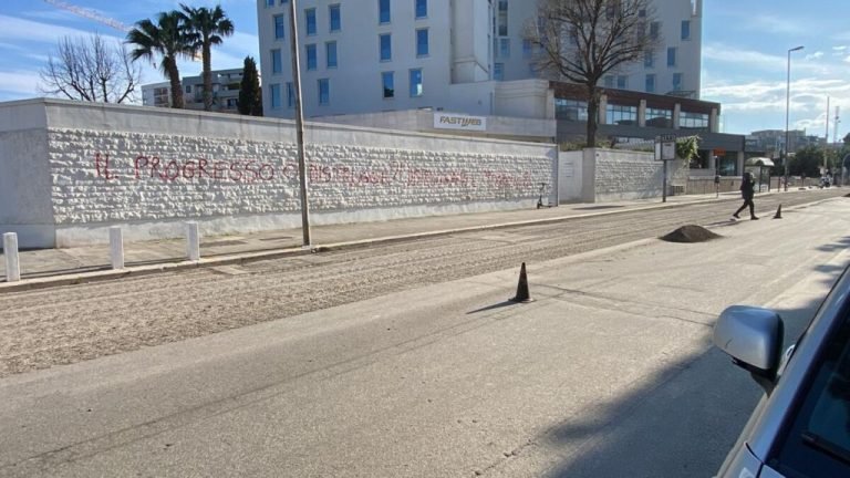 Μπάρι: Τελεσίγραφο των οδηγών ταξί στον δήμο για την αντιμετώπιση των παράνομων μεταφορέων και την πρόσβαση στις λεωφορειολωρίδες