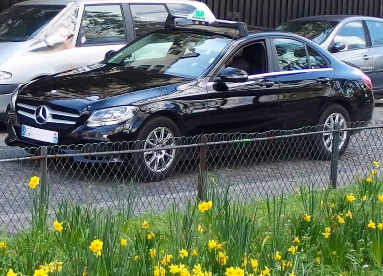 Γαλλία: Στις συμπληγάδες της αποζημίωσης των ιατρικών μεταφορών και του σοκ από την αύξηση των τιμών καυσίμων οι οδηγοί ταξί