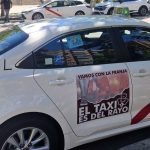 Μαδρίτη: Αυτοκόλλητα της Ράγιο Βαγιεκάνο στα ταξί, εν όψει του πρώτου ευρωπαϊκού τελικού της ομάδας στο Κόνφερενς Λιγκ