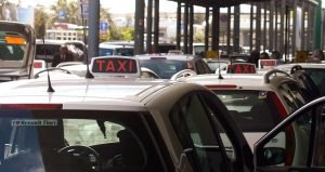Ιταλία: Πολιτική αντιπαράθεση για τα ταξί και τα ενοικιαζόμενα, με την αγορά να αλλάζει ταχύτερα από τους κανονισμούς που τη διέπουν