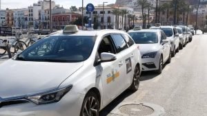Ίμπιζα: Διευκρινίσεις για το μήκος των υβριδικών ταξί, αβεβαιότητα για την ηλικία των οχημάτων