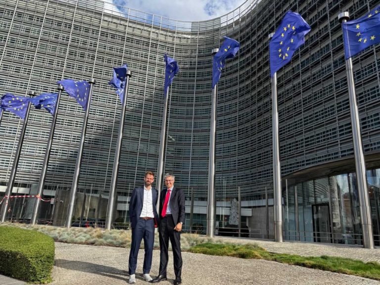 E.E.: Ο κλάδος των ταξί ζητά να έχει λόγο στη ρύθμιση των ρομποταξί
