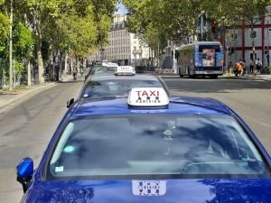 Γαλλία: Η στρατηγική αντιμετώπισης των προκλήσεων του επαγγέλματος κύριο θέμα της ετήσιας γενικής συνέλευσης της Ομοσπονδίας Ταξί