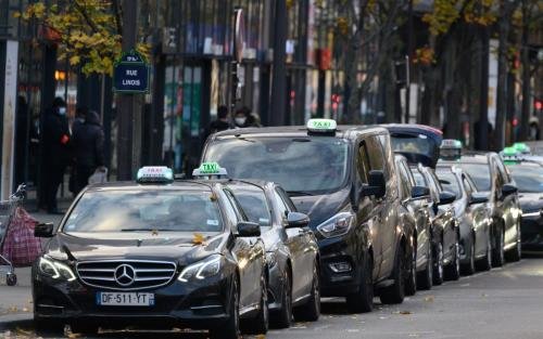 Paris: Nous nâ€™avons plus de clients, le cri dâ€™alarme des chauffeurs de taxi parisiens
